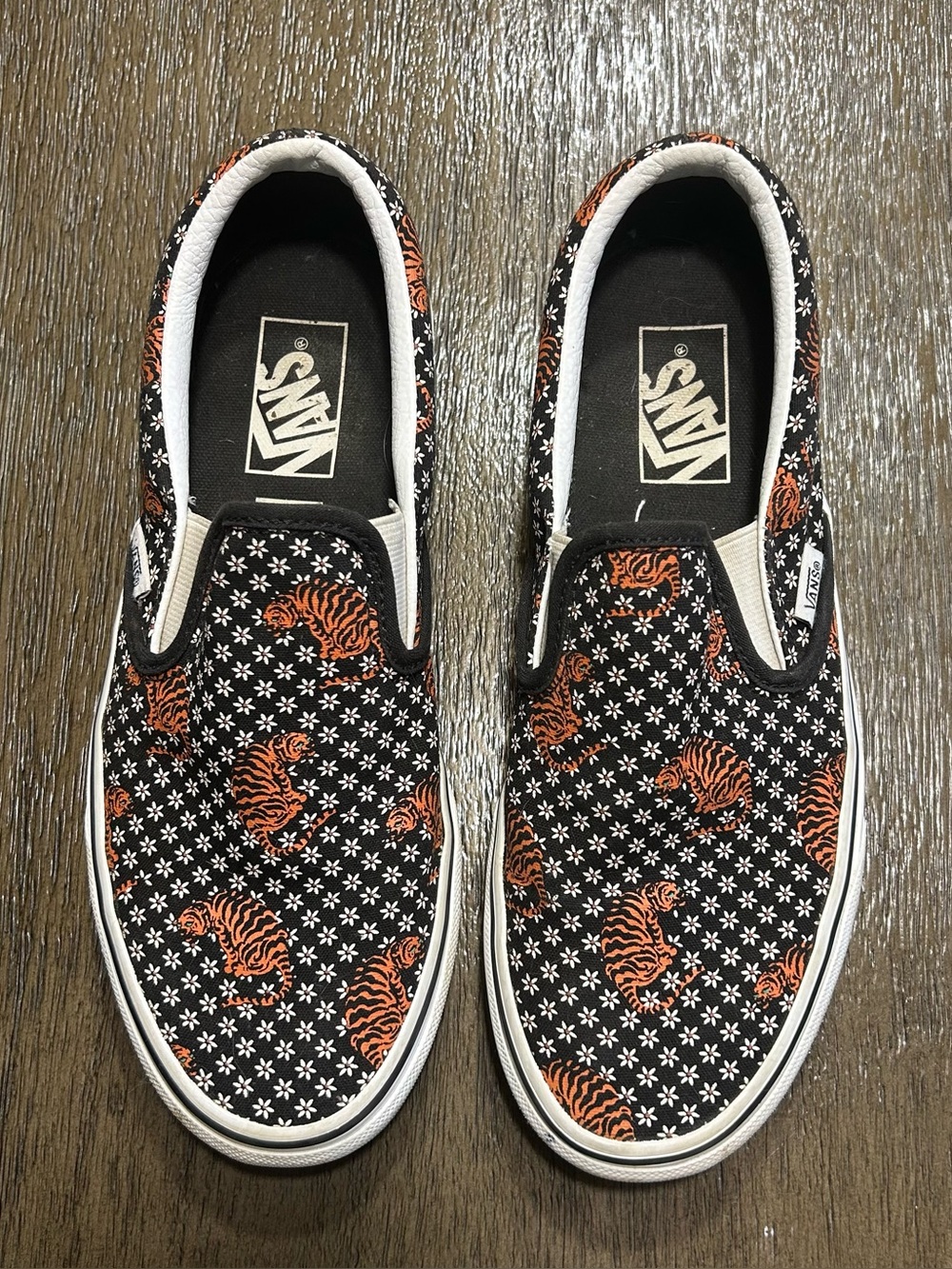Vans Tiger Floral Classic Slip On Shoes
Womens Size 8.5 Black Orange Tiger
